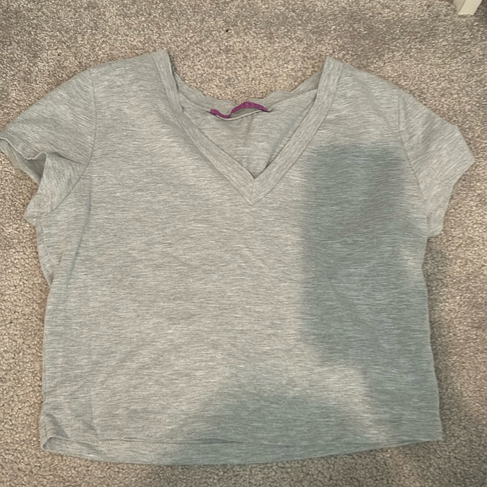 Grey cropped tee